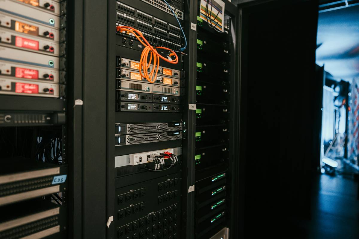 comparing deep learning for iot hardware platforms power and performance metrics
