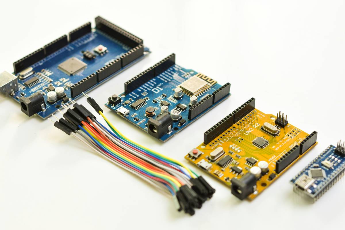 Federated Learning in IoT: Building Smarter Devices Without Sacrificing Privacy