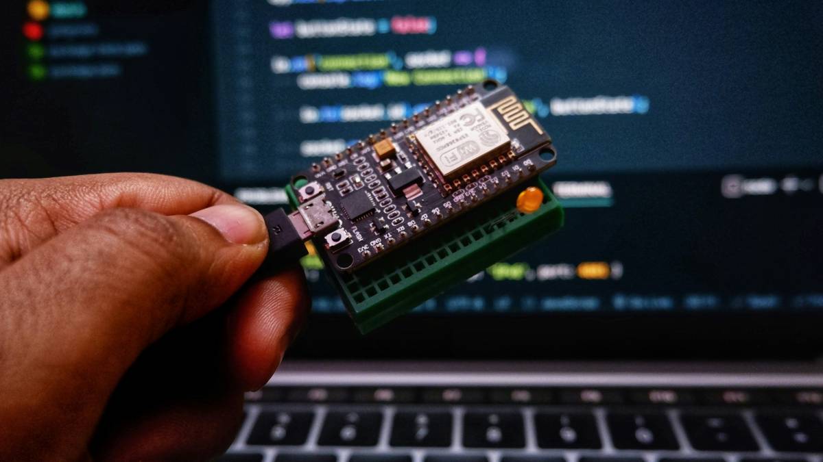 Diagram showing home assistant raspberry pi integration with connected smart devices like lights, thermostat, and sensors